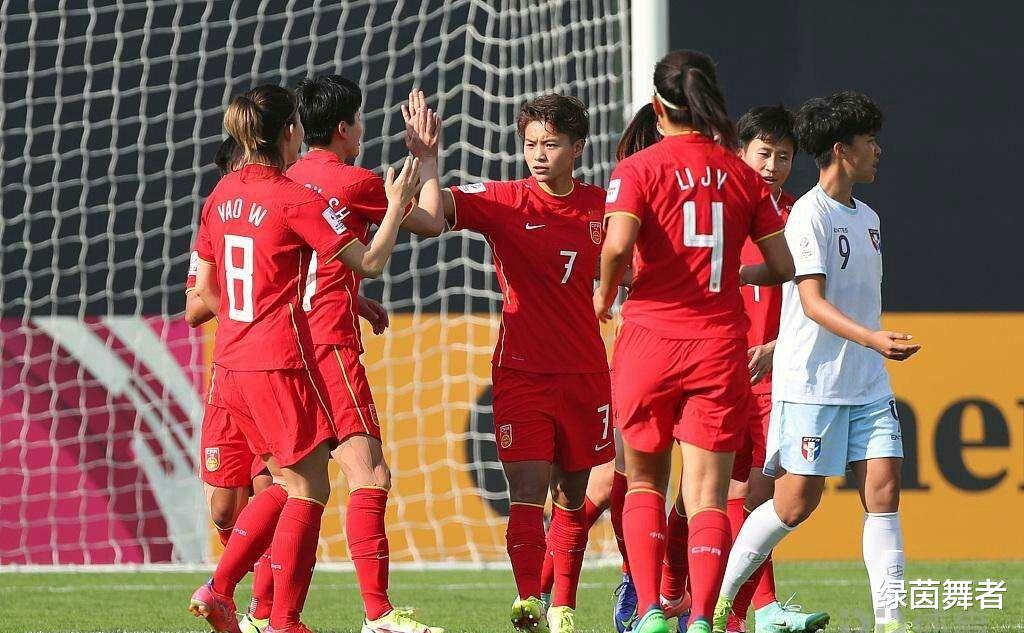 中國(guó)足壇的頭號(hào)球星！單場(chǎng)獨(dú)造3球，1進(jìn)球堪稱世界級(jí)，黃健翔盛贊